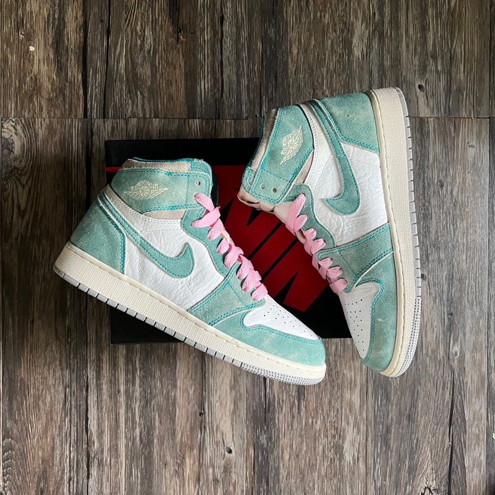 Jordan Retro 1s “TURBO GREEN”